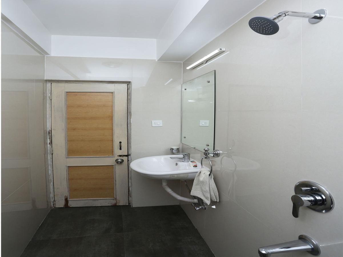 Hotel Amrit Regency Ґувахаті Екстер'єр фото