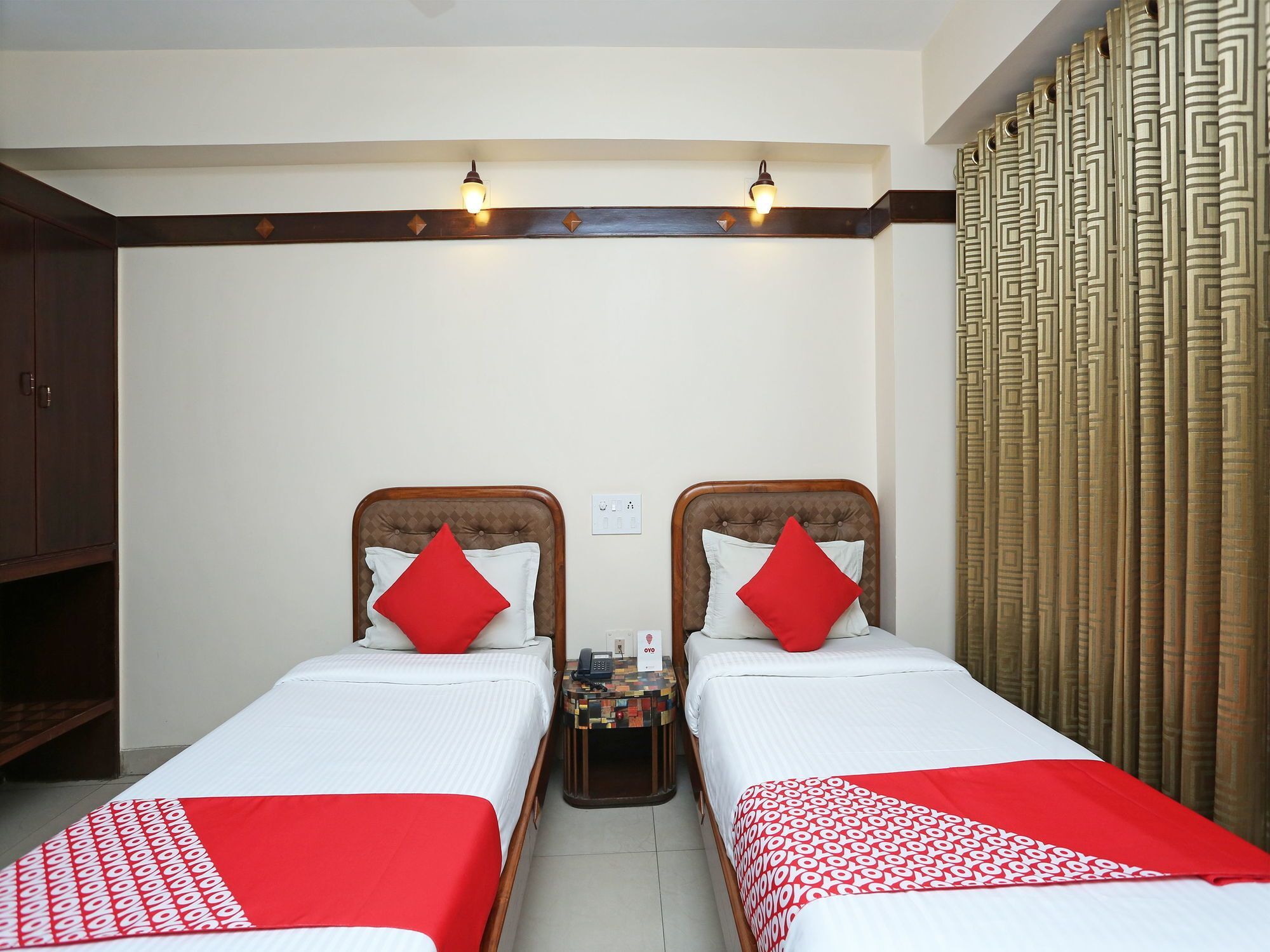 Hotel Amrit Regency Ґувахаті Екстер'єр фото