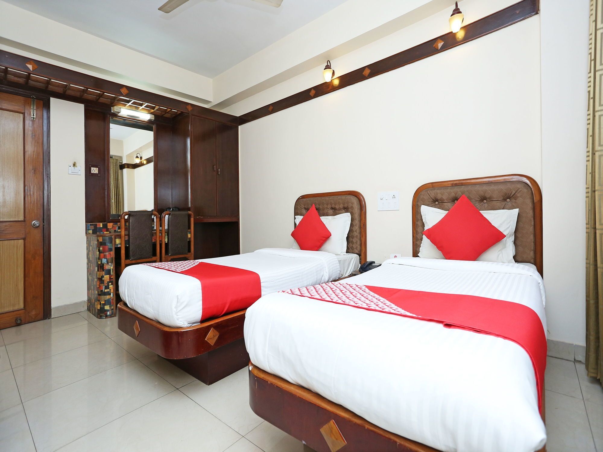 Hotel Amrit Regency Ґувахаті Екстер'єр фото