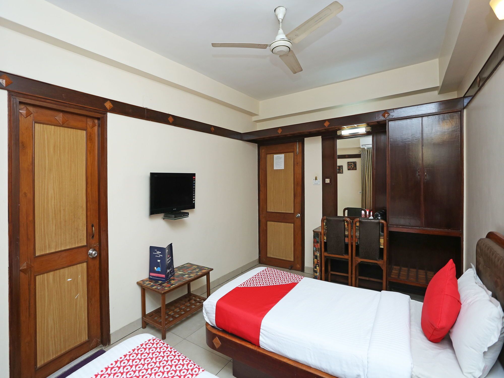 Hotel Amrit Regency Ґувахаті Екстер'єр фото